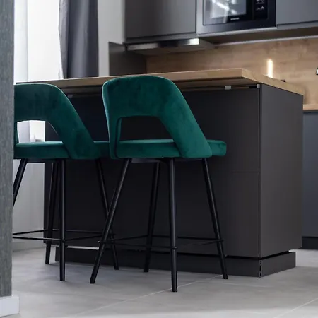 Charm & N8 By Prestige Homes アパート