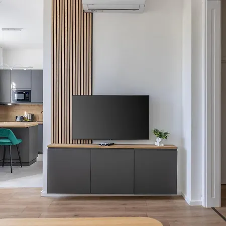 Charm & N8 By Prestige Homes Apartament *