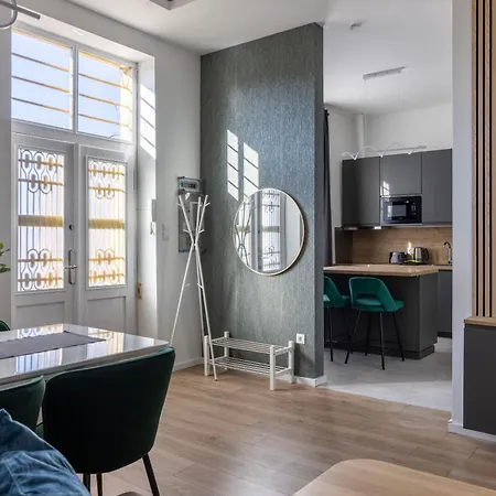Charm & N8 By Prestige Homes * Budapesta