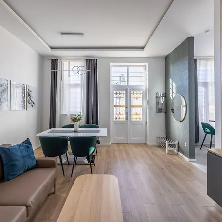 Charm & N8 By Prestige Homes Apartmán *