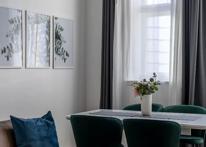 Charm & N8 By Prestige Homes Apartament