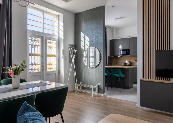 Charm & N8 By Prestige Homes * Budapesta