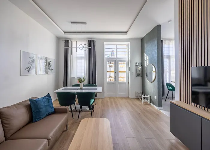 Charm & N8 By Prestige Homes Apartament *